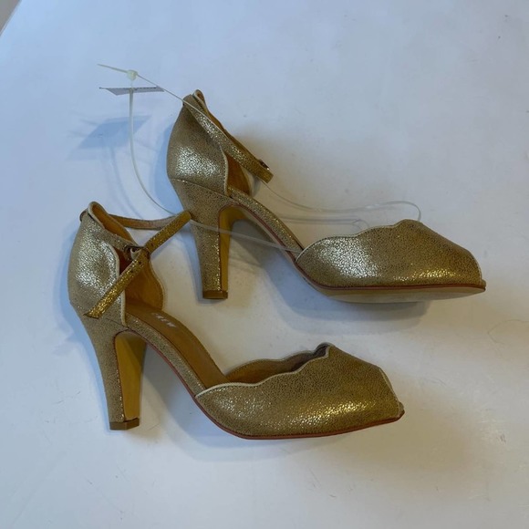 Modcloth Chelsea Crew Scallop Your Alley Heel - Picture 6 of 10